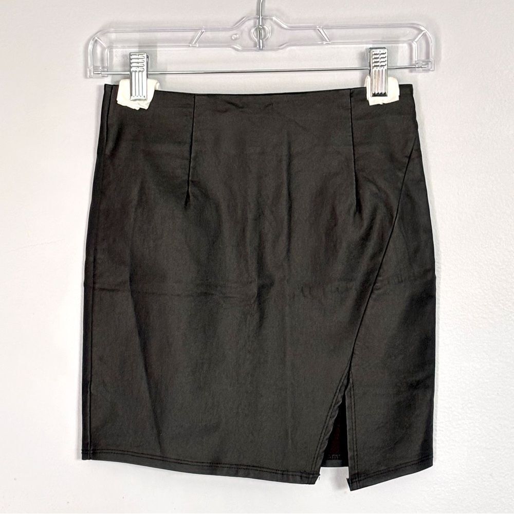 Shop17 | Women’s Faux Leather Black Mini Skirt With Side Zipper Size S